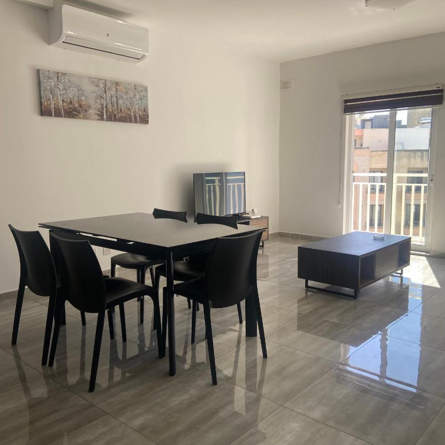 F10 Room 1, Private Double Room With Private Bathroom In Shared Flat Мсіда Екстер'єр фото